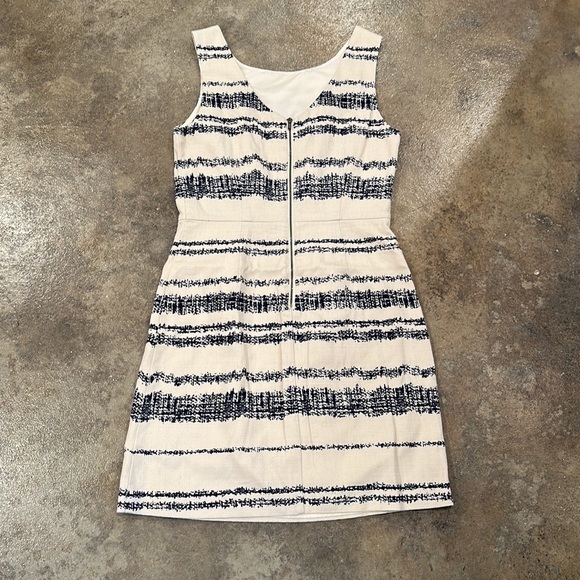 Cream and Navy Banana Republic Shift Dress - Picture 2 of 6